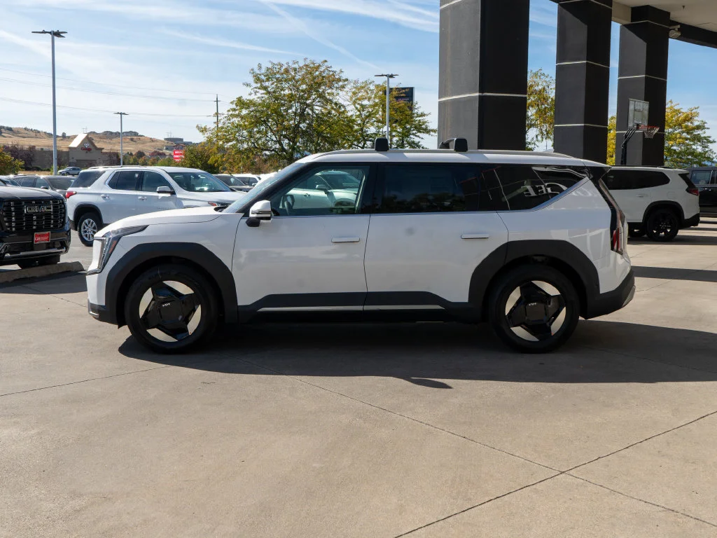 New 2026 White Kia Wind image 4