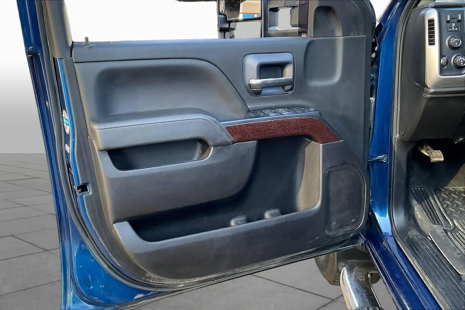 Used 2019 Stone Blue Metallic GMC SLE image 20