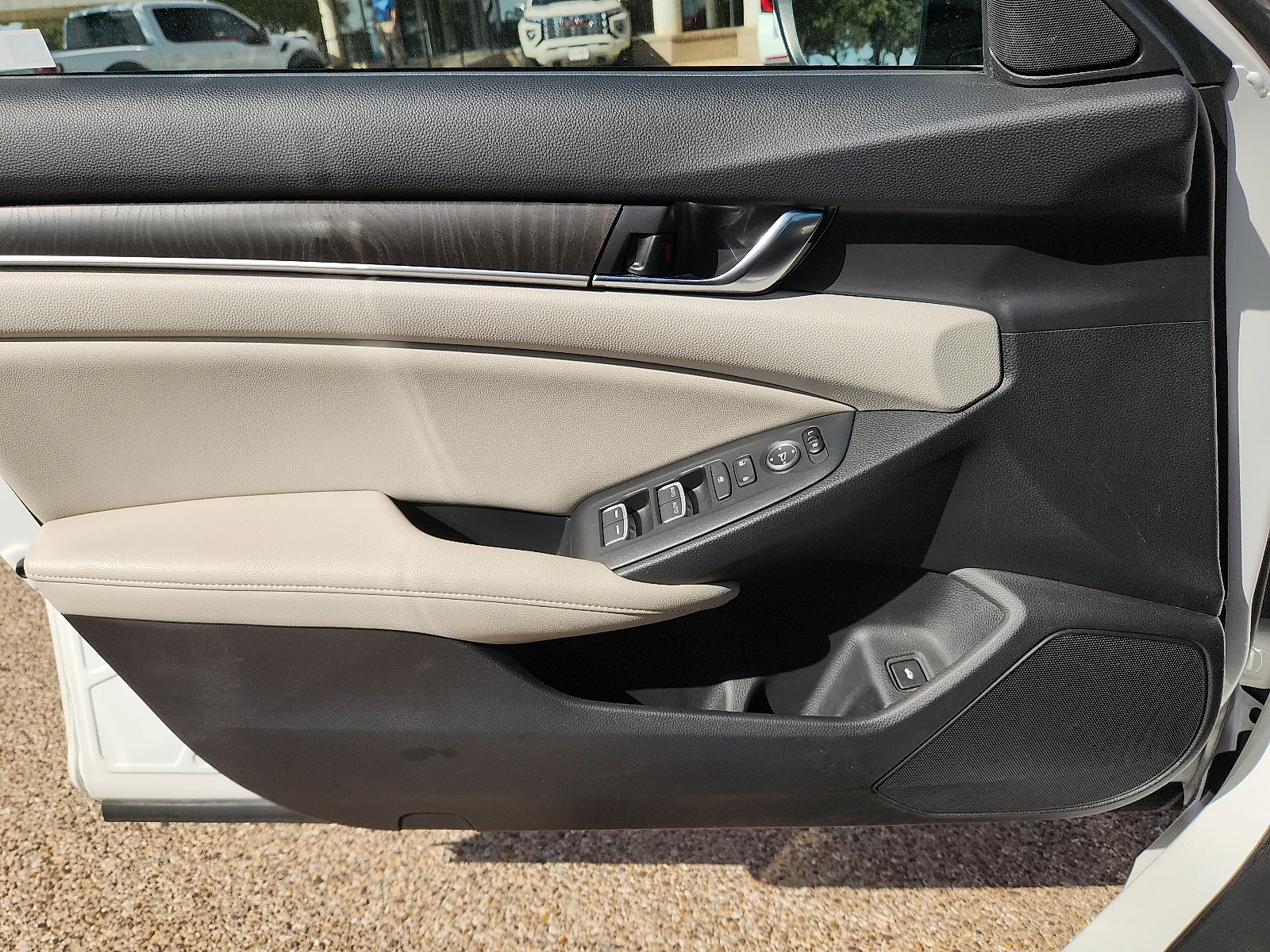 Used 2019 Platinum White Pearl Honda EX image 15