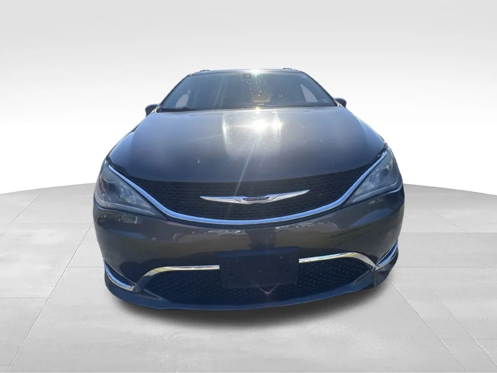 Used 2019 Gray Chrysler Touring L image 2