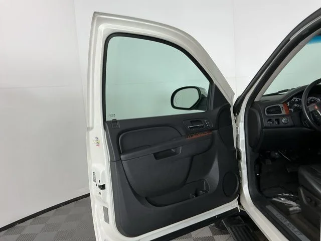 Used 2012  Chevrolet LTZ image 11