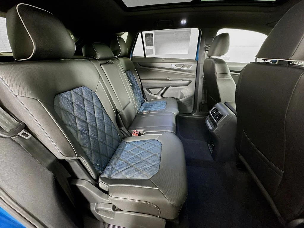 2025 Volkswagen Atlas Cross Sport SEL Premium R-LINE - Photo 18