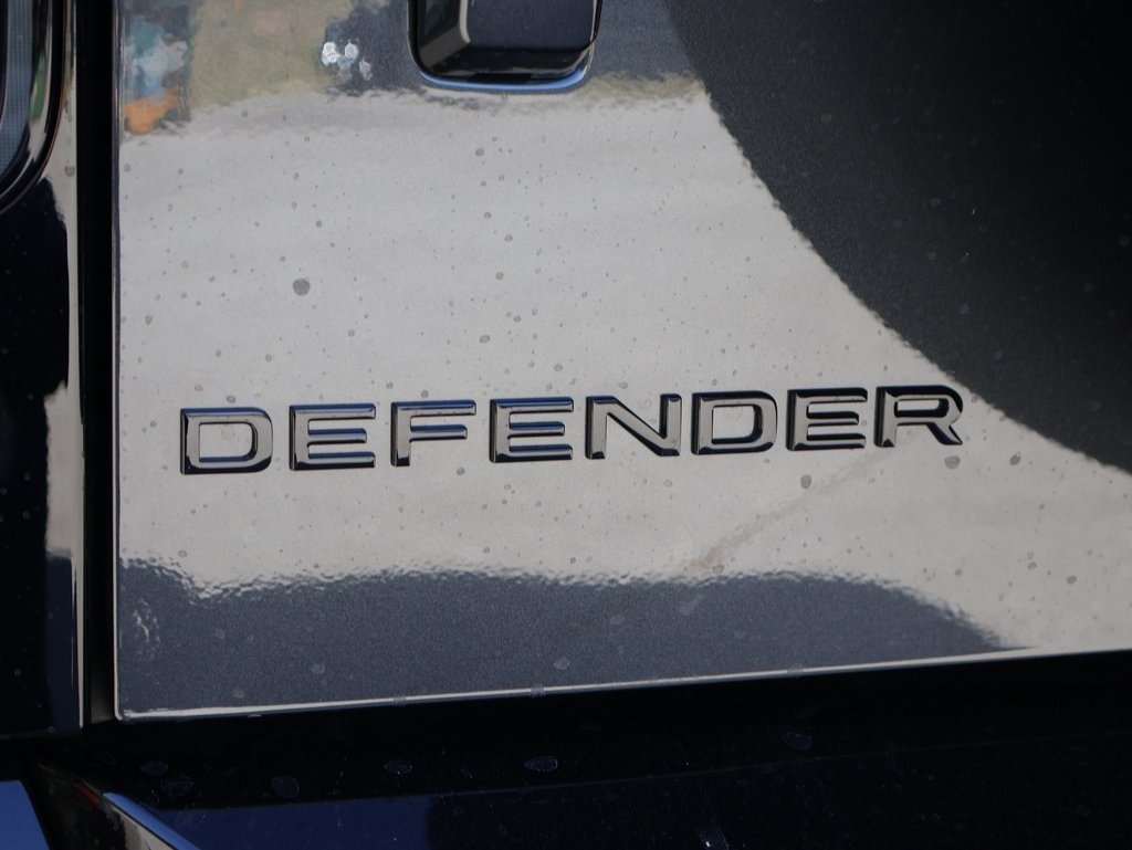 2026 Land Rover Defender 130 V8 photo 3