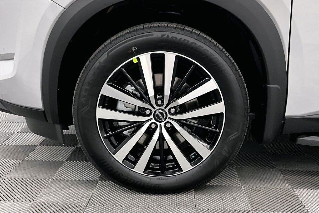 New 2025 Brilliant Silver Metallic Nissan Platinum image 12