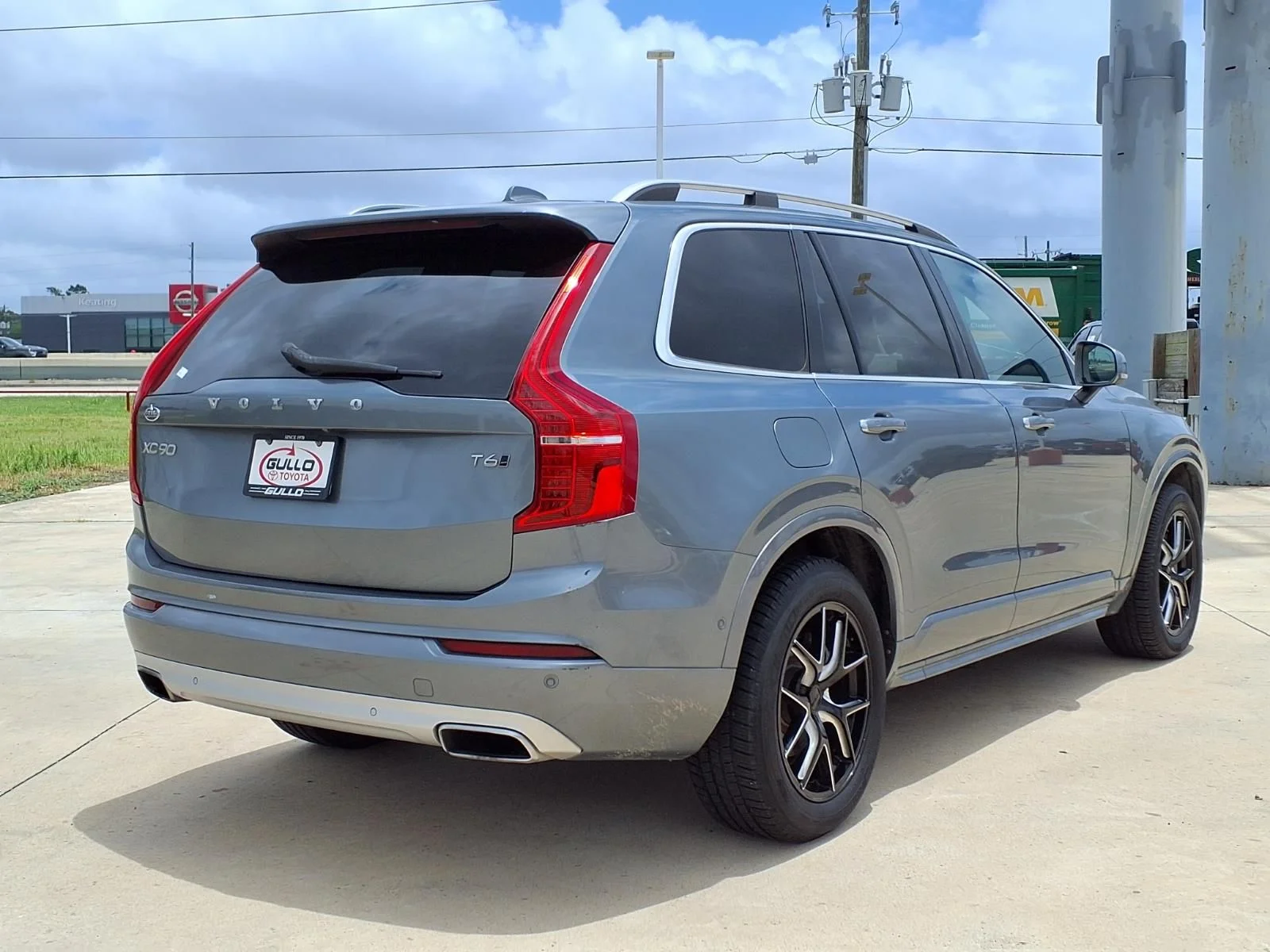 Used 2018 Gray Volvo T6 Momentum image 6