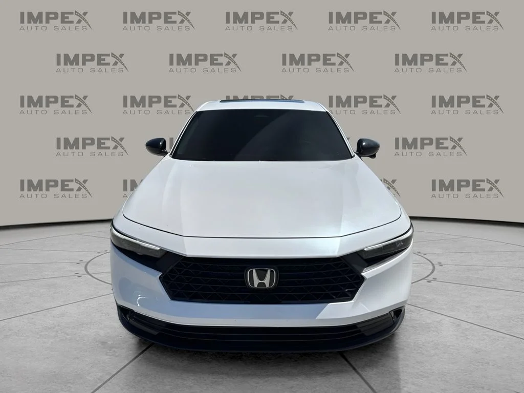 Used 2025 White Honda SE image 8