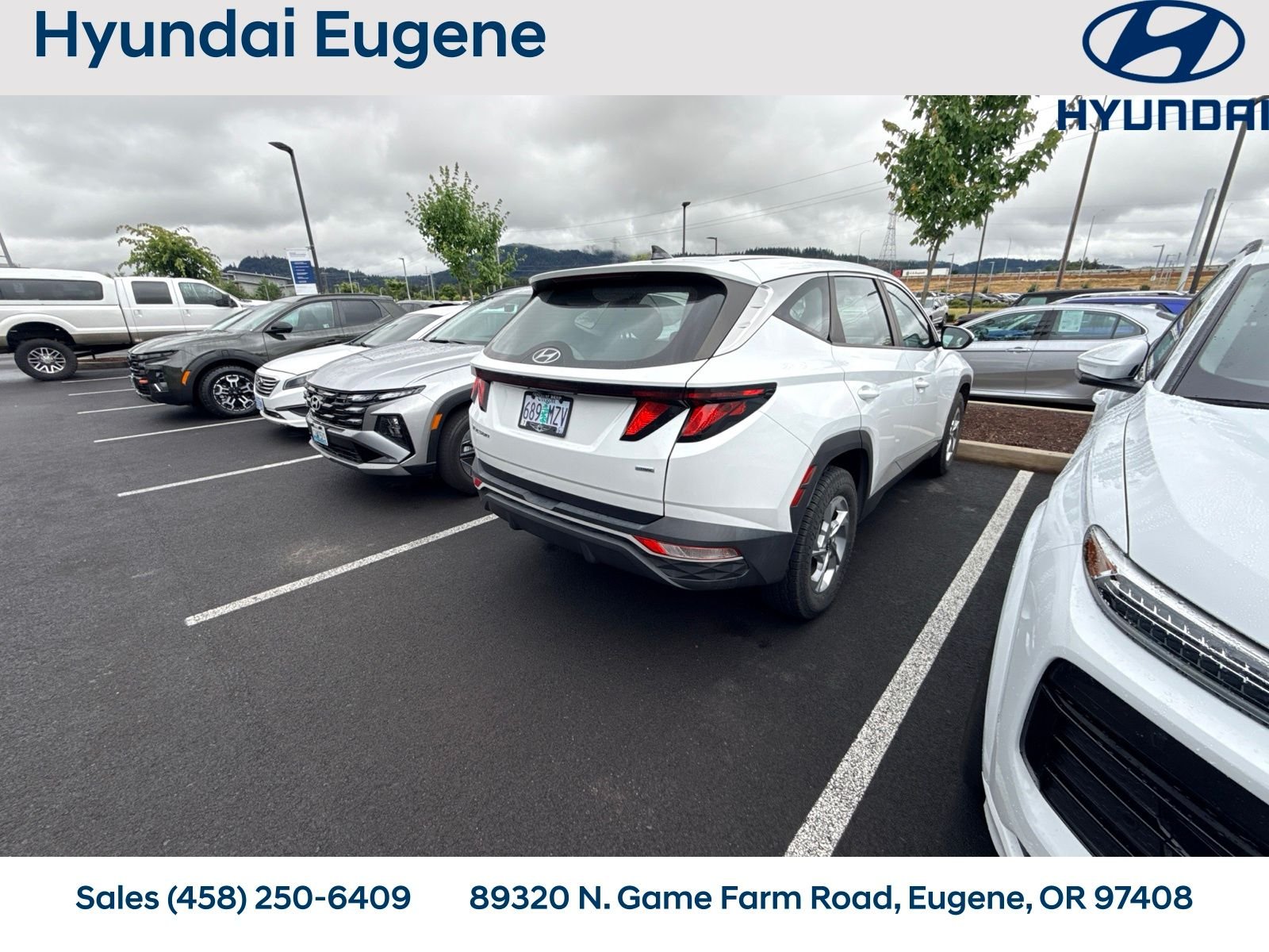 Used 2022 White Hyundai SE image 6