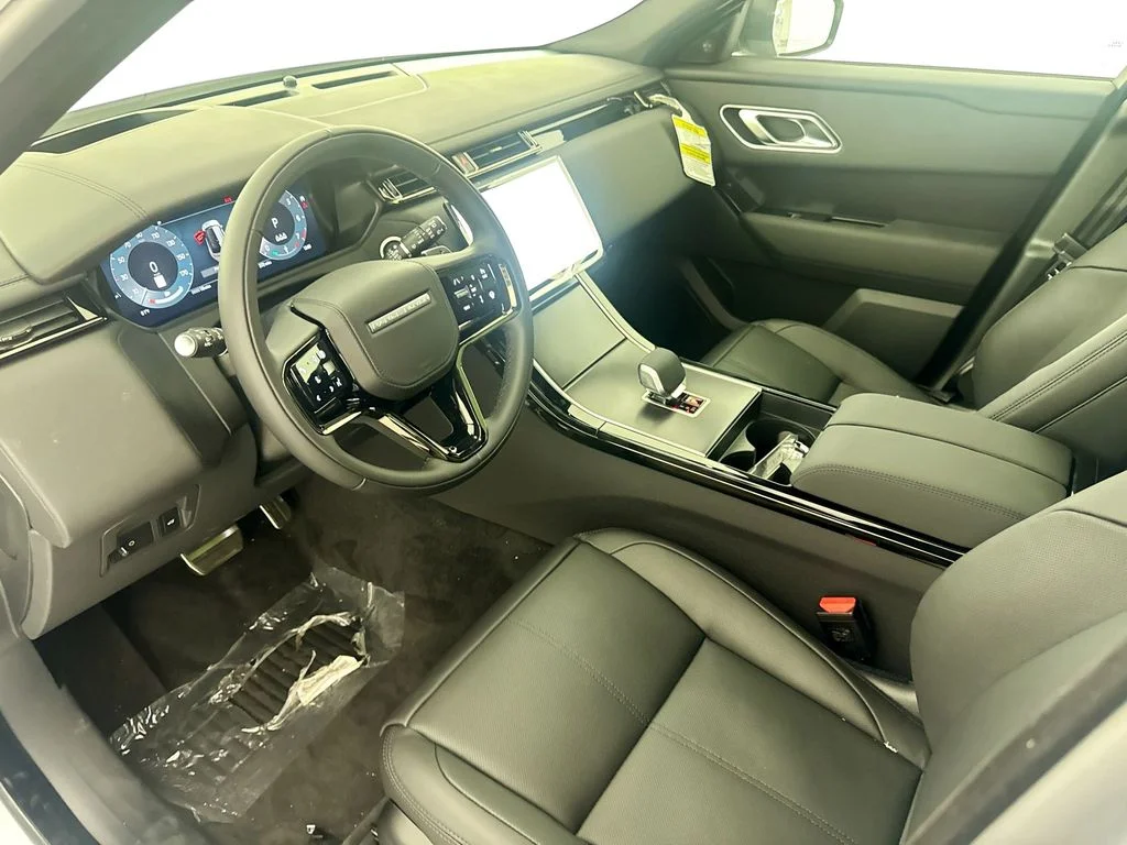 New 2026 Fuji White Land Rover Dynamic SE image 9