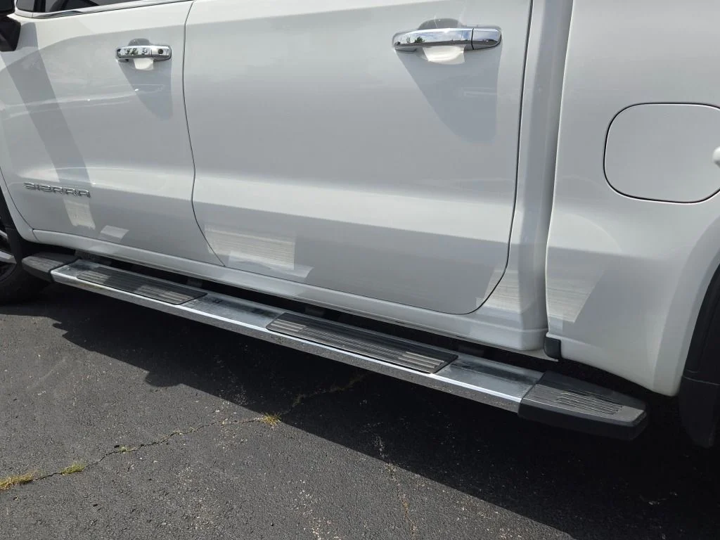 Used 2022 White GMC SLT image 21