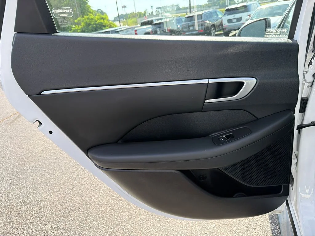 Used 2023 White Hyundai SEL image 21