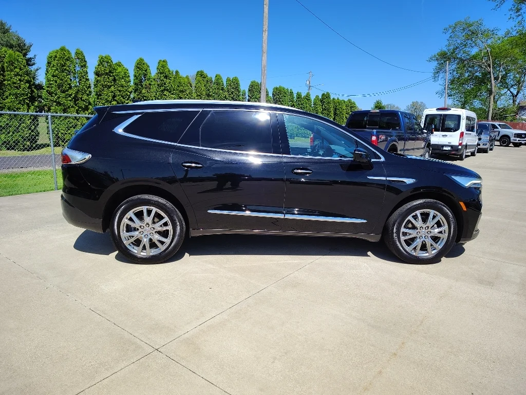 Used 2023 Ebony Twilight Metallic Buick Essence image 2