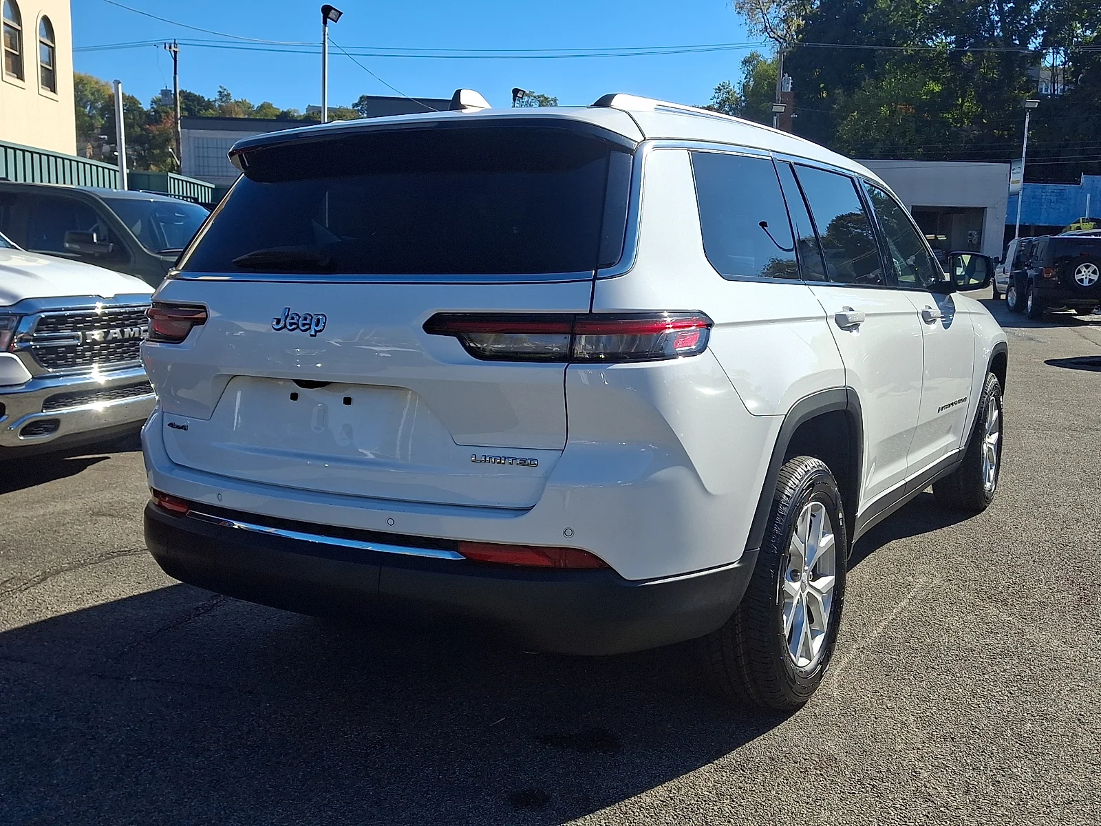 Used 2023 White Jeep Limited image 10