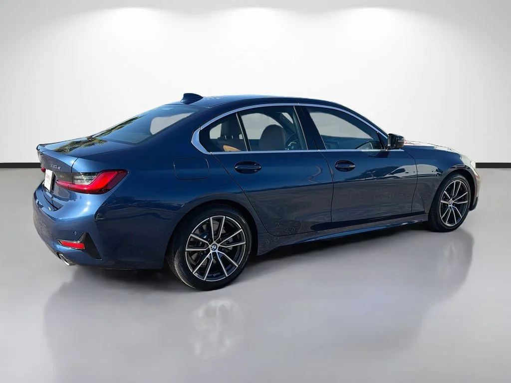 Used 2021 Blue BMW 330e iPerformance image 3