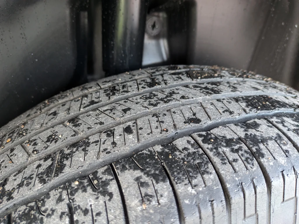 Used 2015 Brilliant Black Crystal Pearlcoat Jeep Latitude image 27