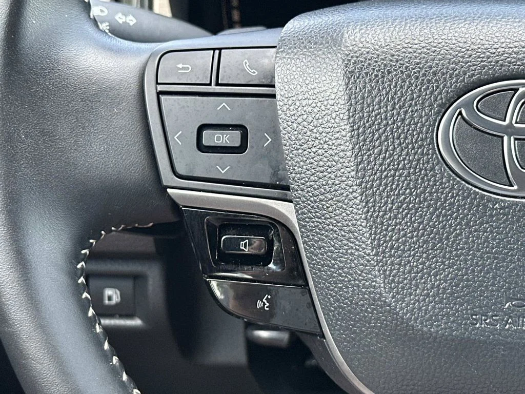 Certified Used 2025  Toyota SE image 29