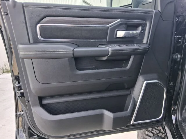 New 2026 Diamond Black Crystal Pearl-Coat Exterior Paint RAM Laramie image 18