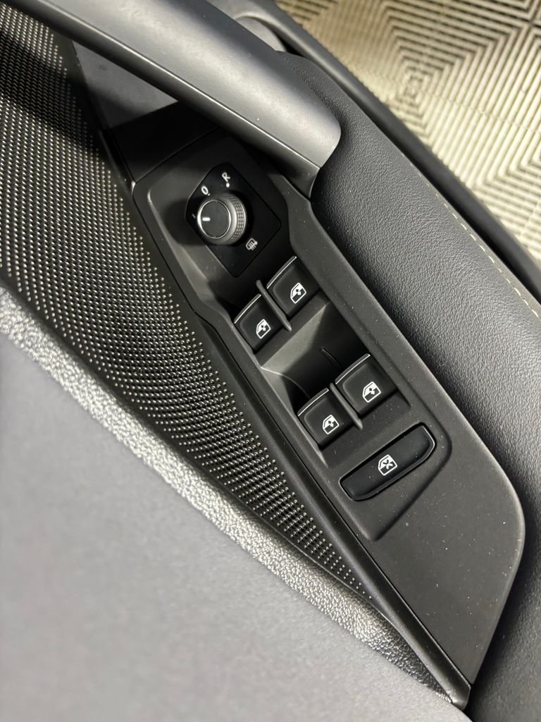 2025 Volkswagen Tiguan SE R-LINE BLACK - Photo 11