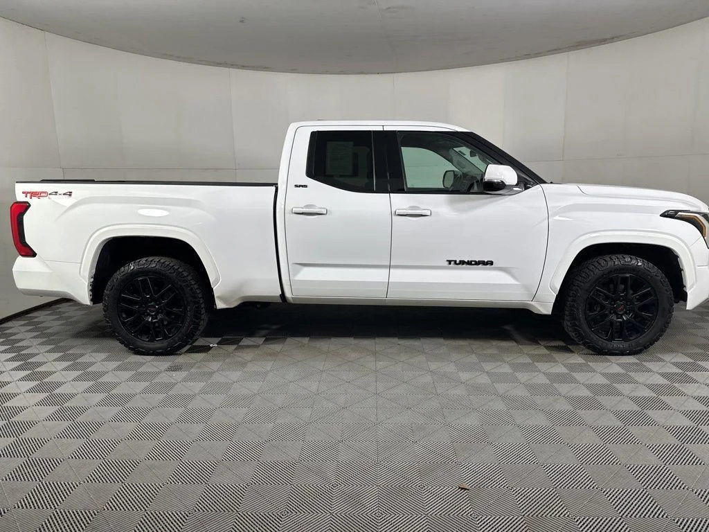 Used 2022 White Toyota SR5 image 12
