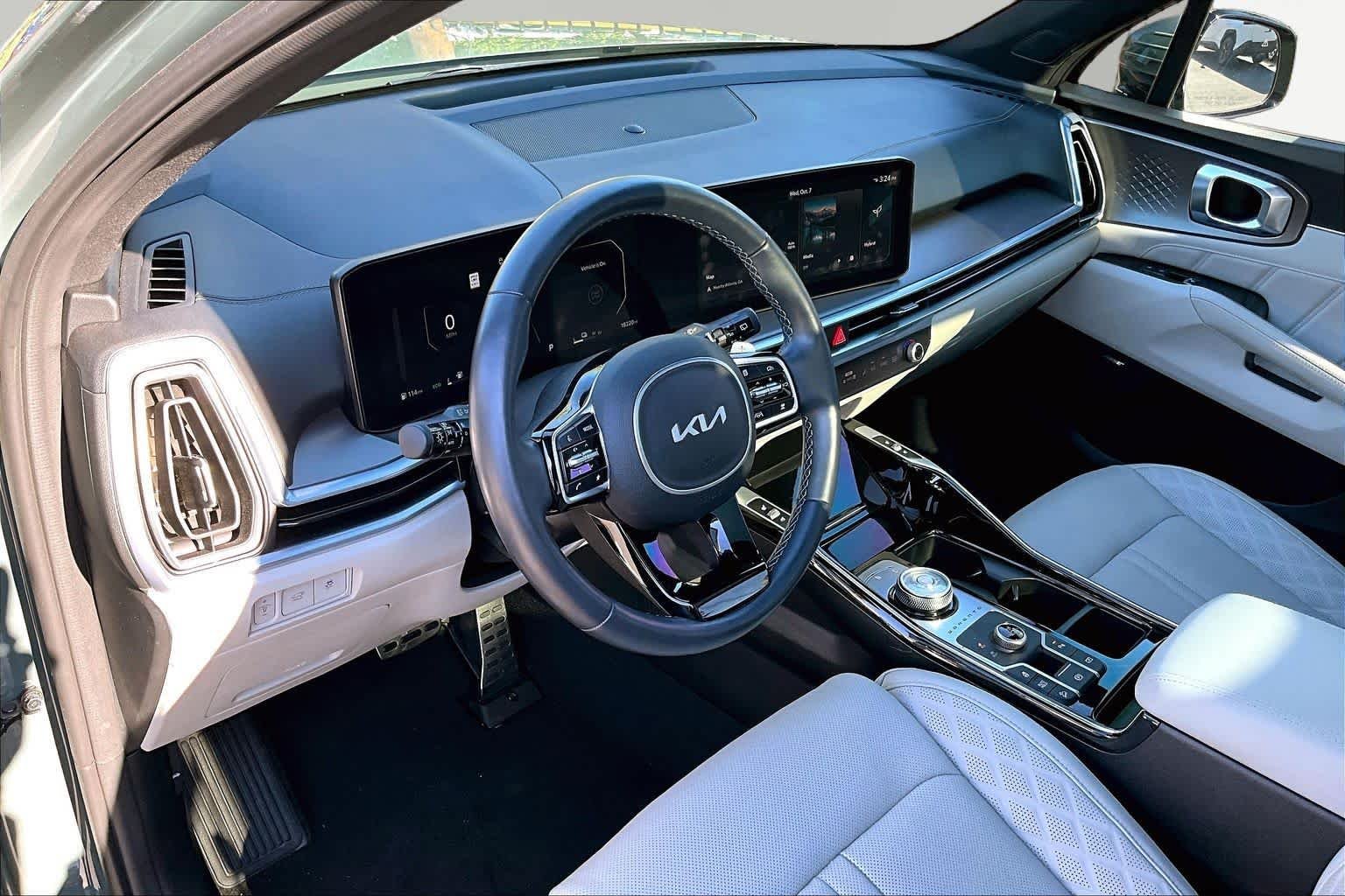 Used 2025 Cityscape Green Kia SX Prestige image 18