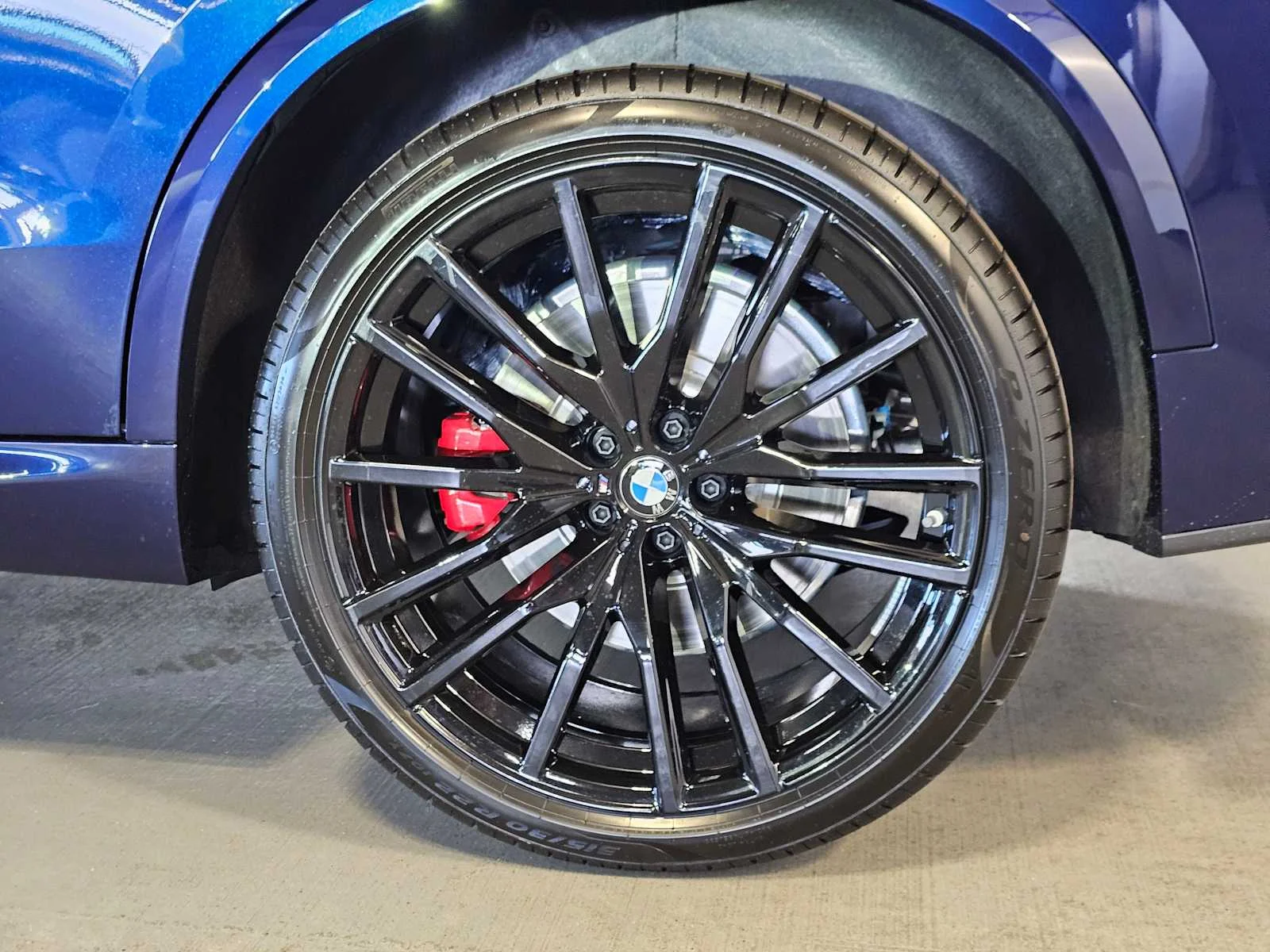 New 2026 Tanzanite Blue II Metallic BMW M60i image 8