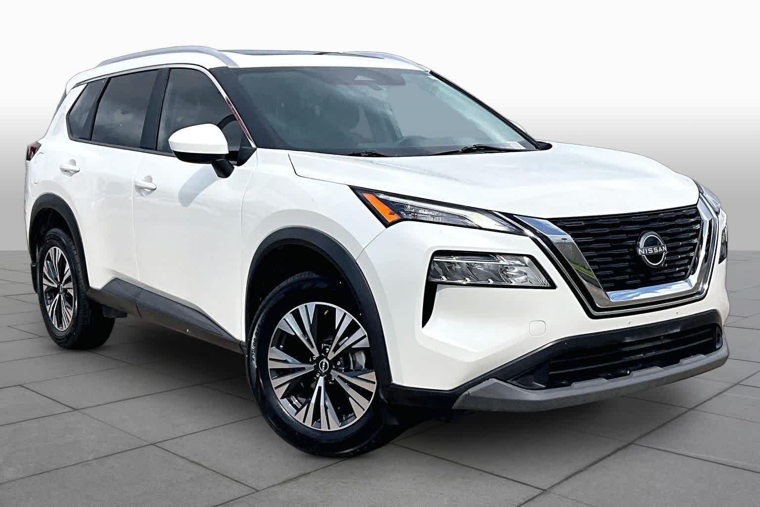 Used 2023 Pearl White Tricoat Nissan SV image 3