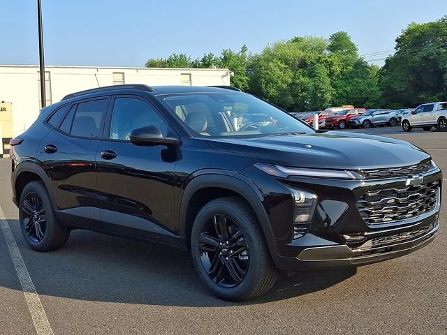 New 2026 Mosaic Black Metallic Chevrolet ACTIV image 2
