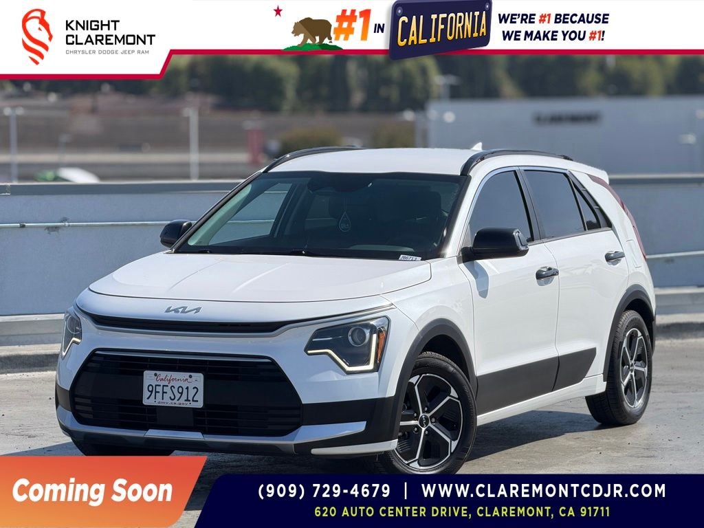 Used 2023 Snow White Pearl Kia EX image 1