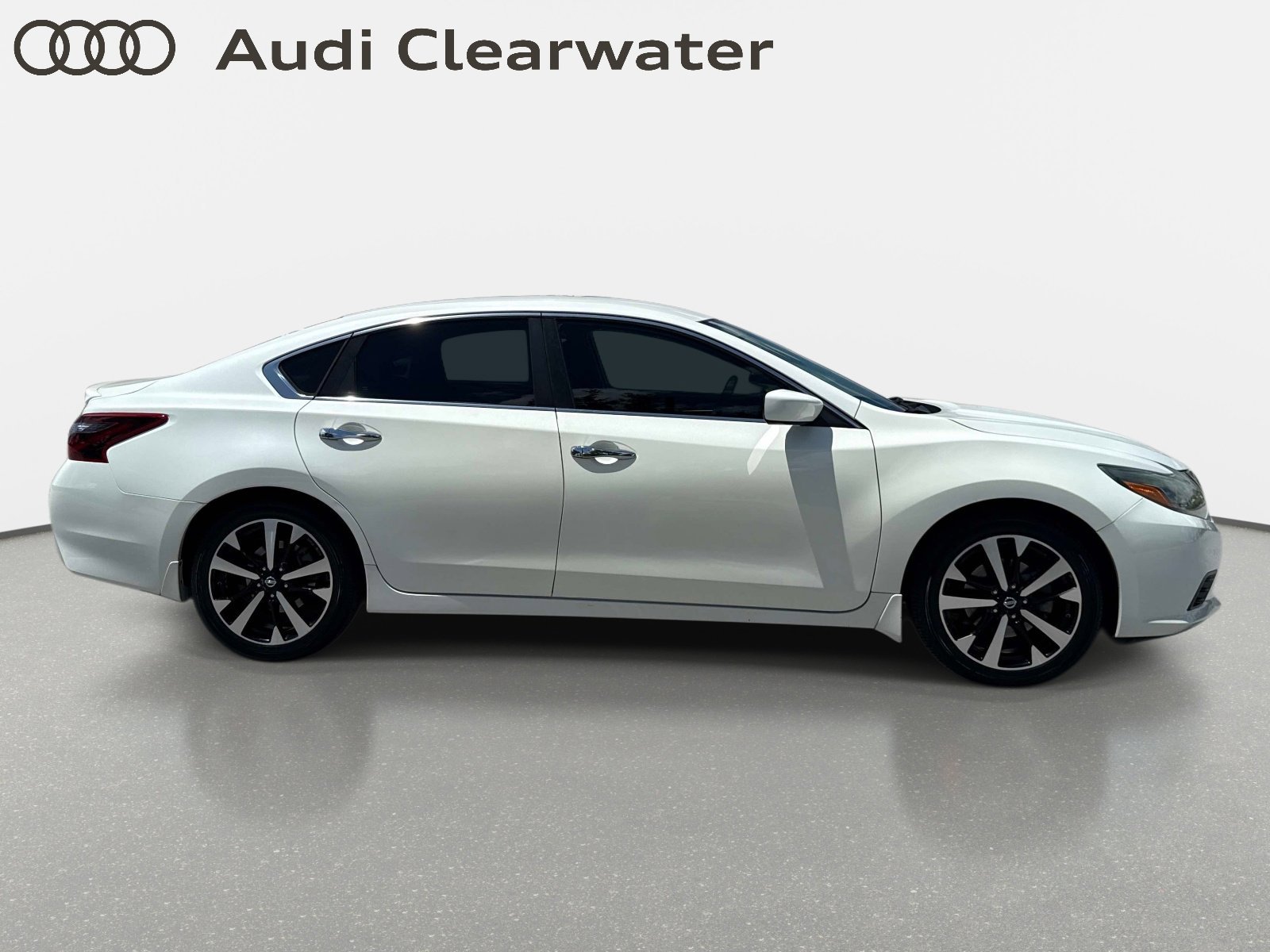 Used 2018 Pearl White Nissan 2.5 SR image 5