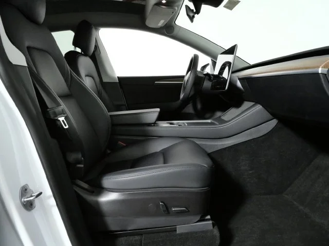Used 2023  Tesla Long Range image 10