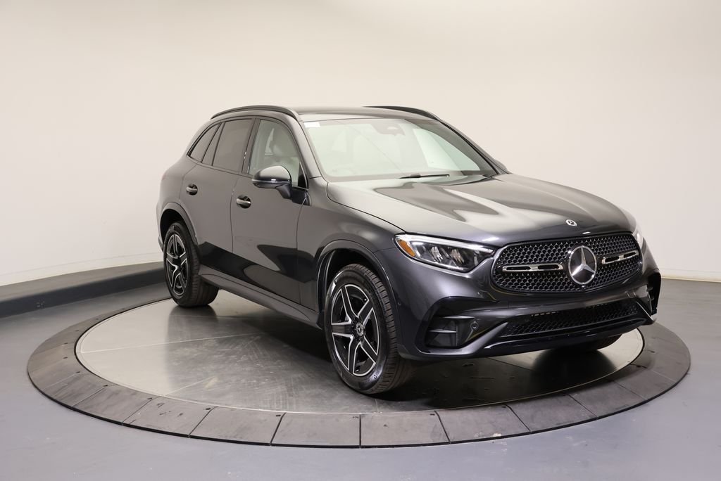 Used 2027  Mercedes-Benz GLC 300 image 3