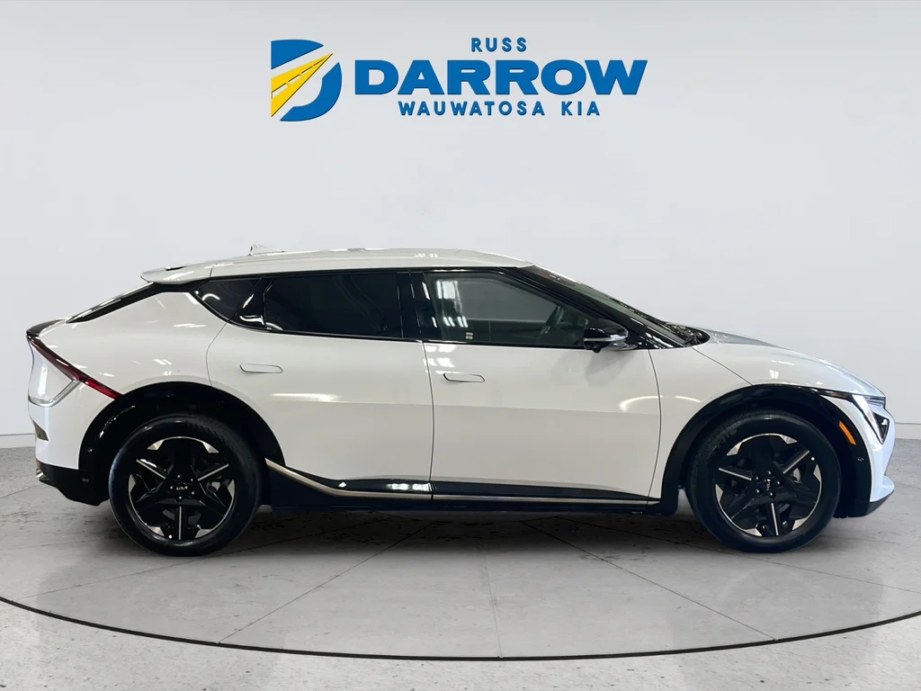Certified Used 2025 White Kia Wind image 6