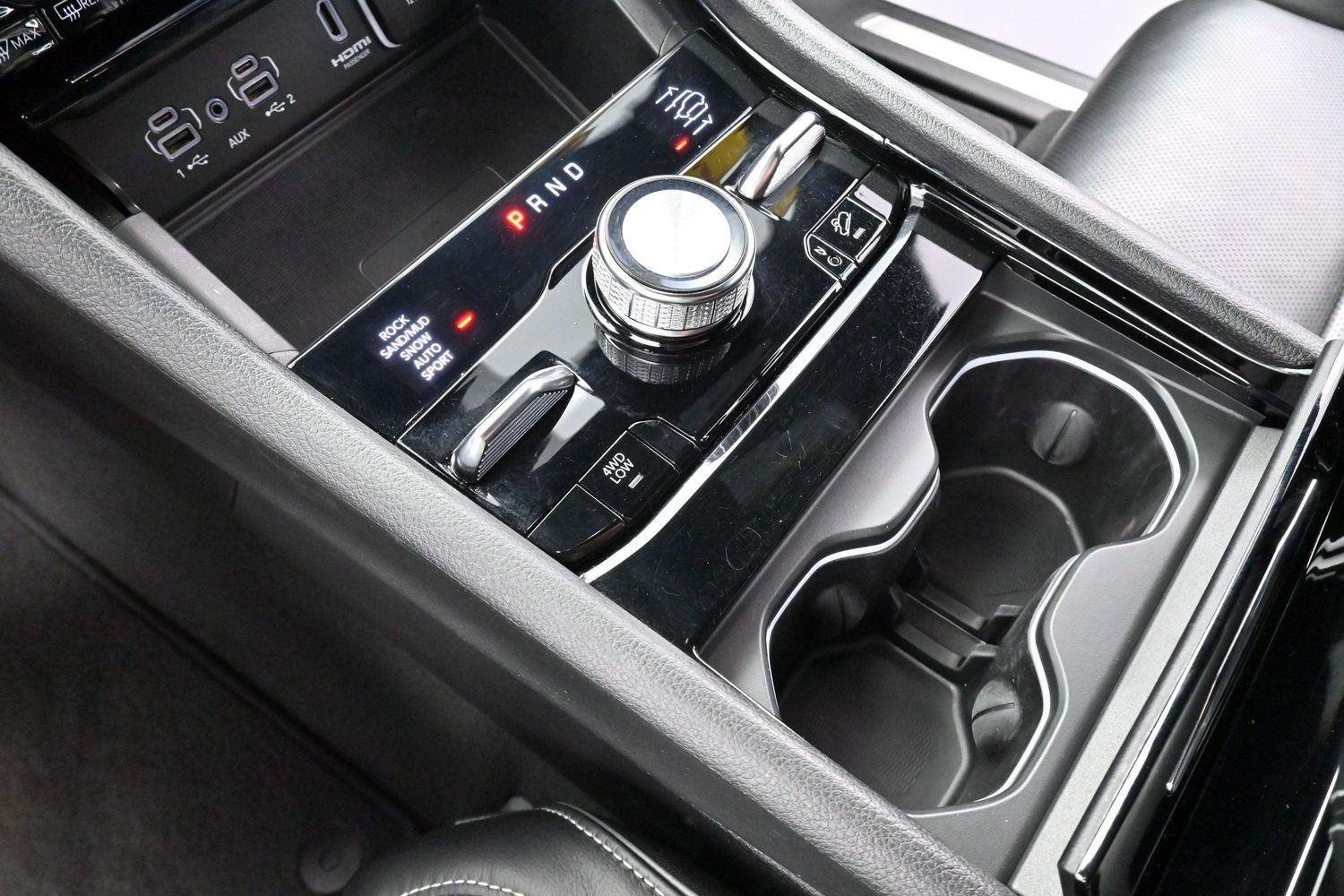 Used 2023 Diamond Black Crystal Pearlcoat Jeep Overland image 28