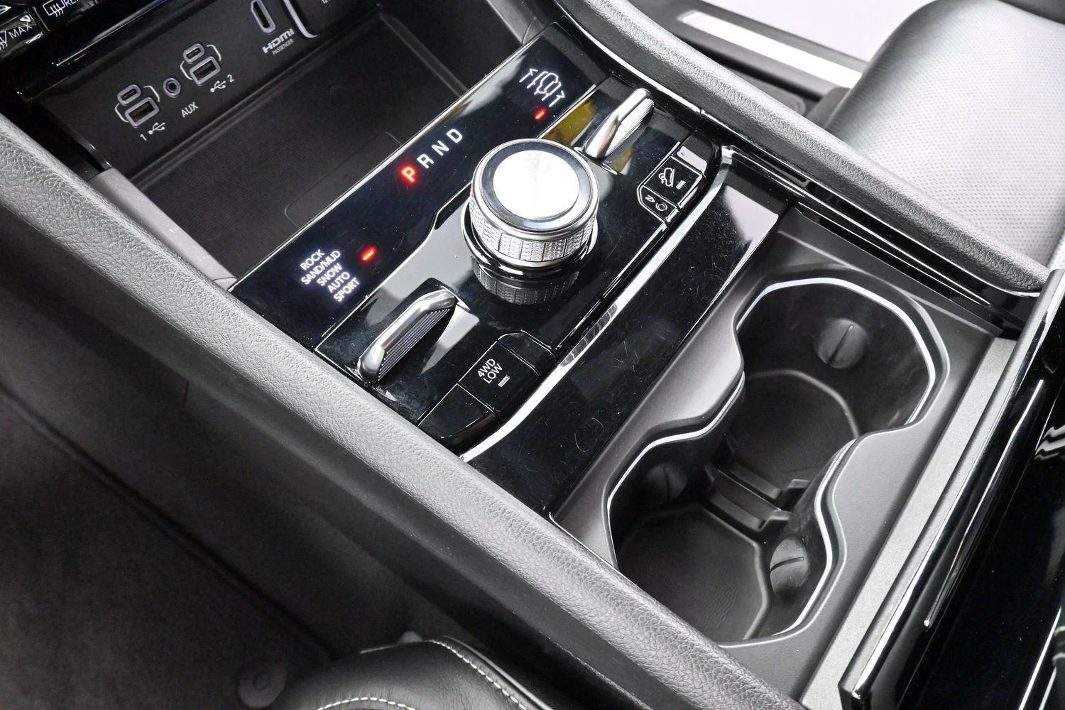 Used 2023 Diamond Black Crystal Pearlcoat Jeep Overland image 28