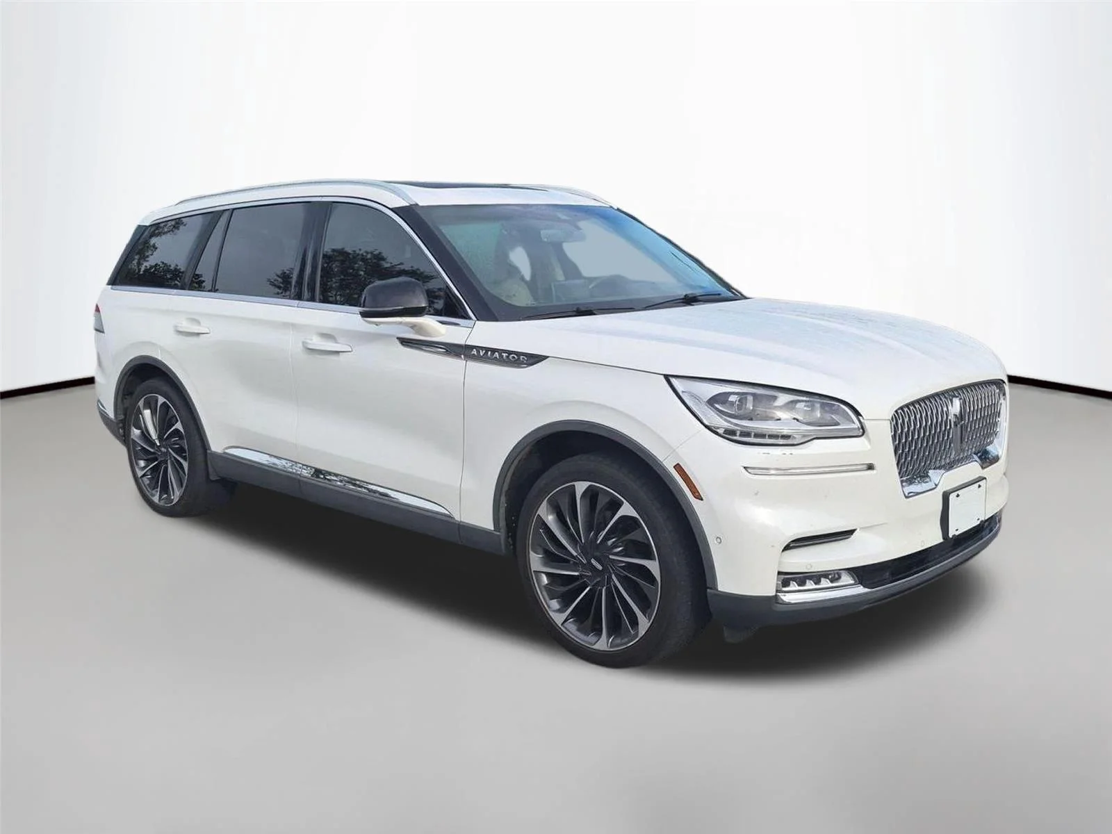 Used 2021 Pristine White Lincoln Reserve image 7
