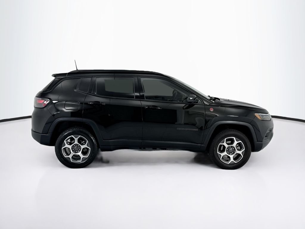 Used 2022 Diamond Black Jeep Trailhawk image 4