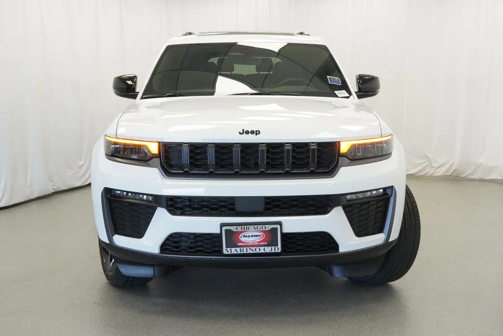 New 2026 Bright White Clear-Coat Exterior Paint Jeep Limited image 7