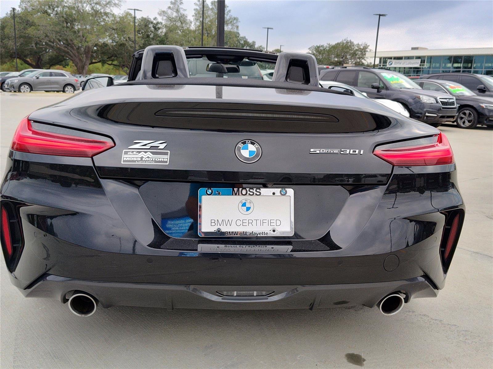 Used 2025 Black Sapphire Metallic BMW sDrive30i image 6