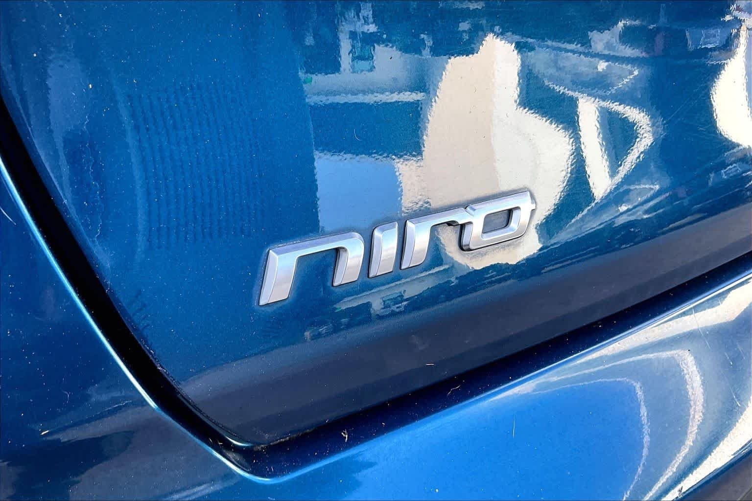 Used 2019 Deep Cerulean Kia LX image 30