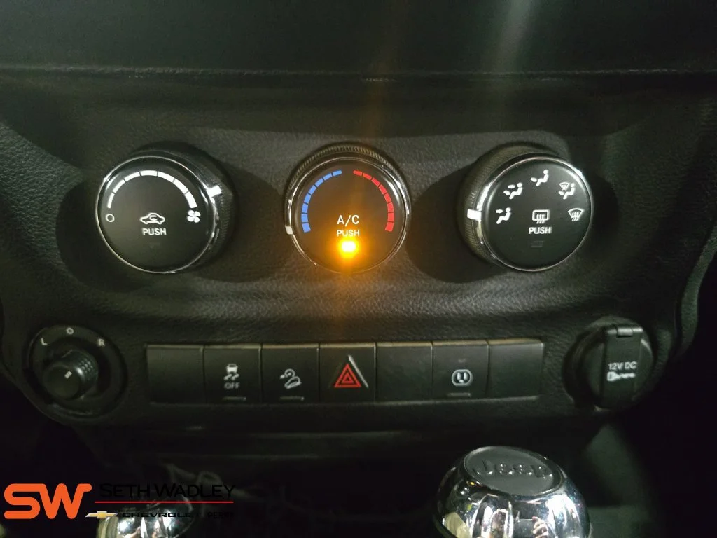 Used 2015 Red Jeep Sahara image 23