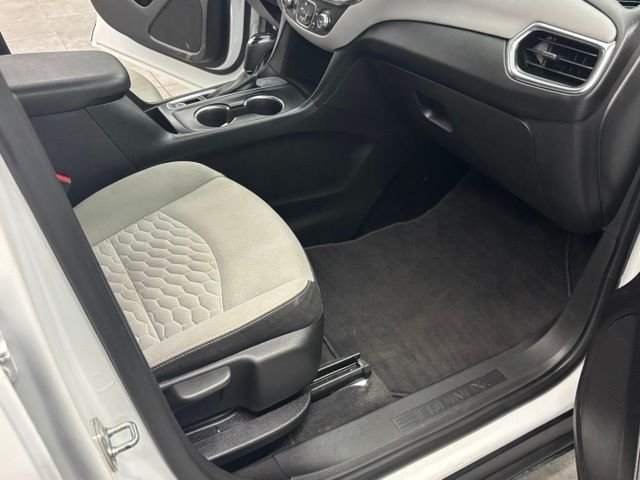 Used 2020 White Chevrolet LS image 29
