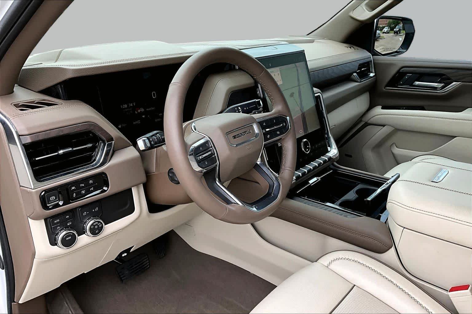 Used 2025 White Frost Tricoat GMC Denali image 18