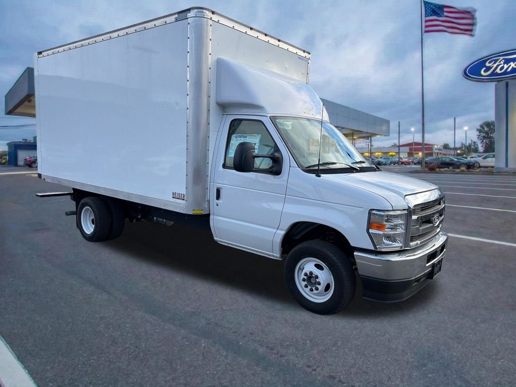 New 2026 Oxford White Ford Base image 7