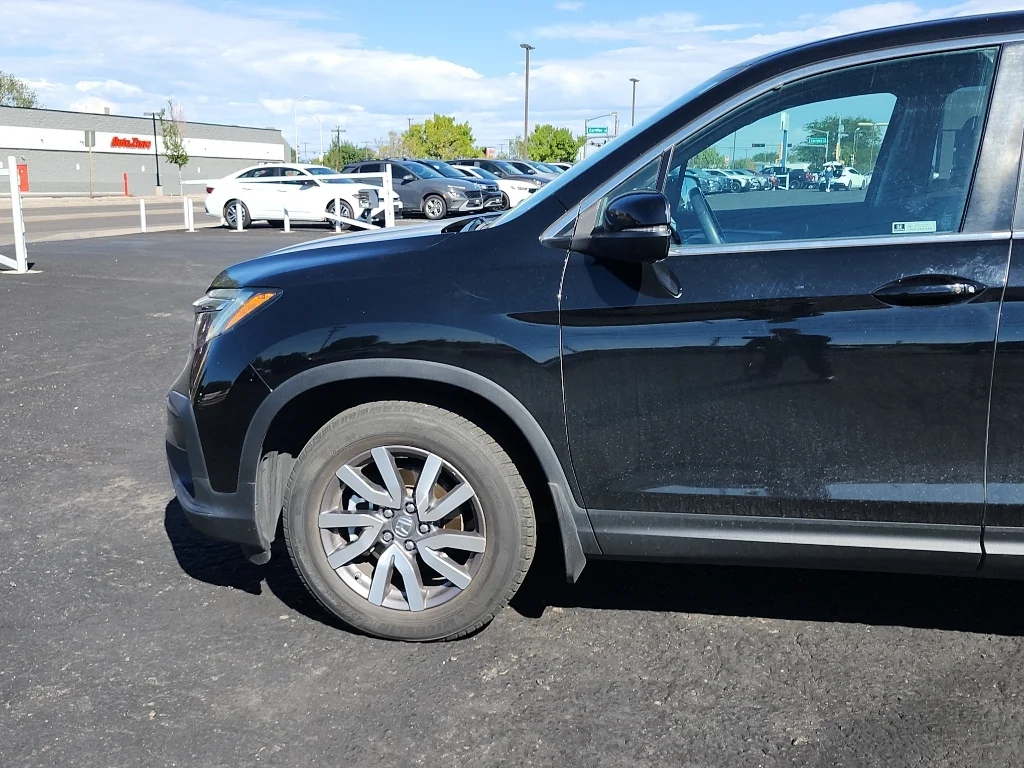Used 2019 Crystal Black Pearl Honda EX-L image 10
