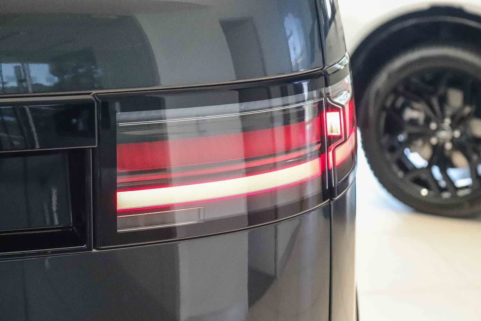 New 2026 Carpathian Grey Land Rover Dynamic SE image 5