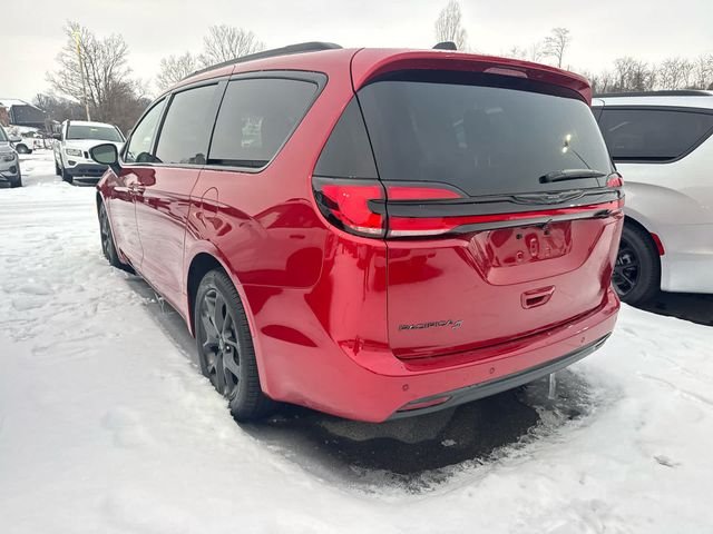 New 2026 Red Hot Pearl-Coat Exterior Paint Chrysler Select image 6