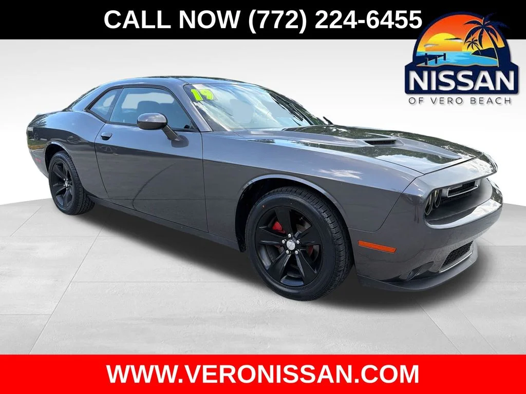 2019 Dodge Challenger SXT Auto's photo