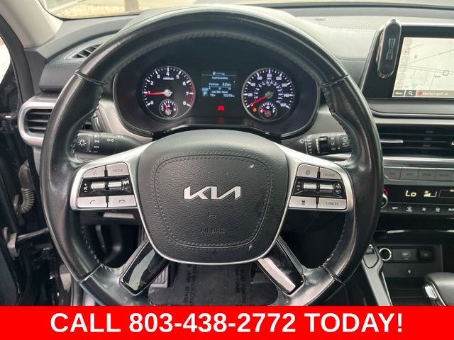 Used 2022 Black Kia S image 18