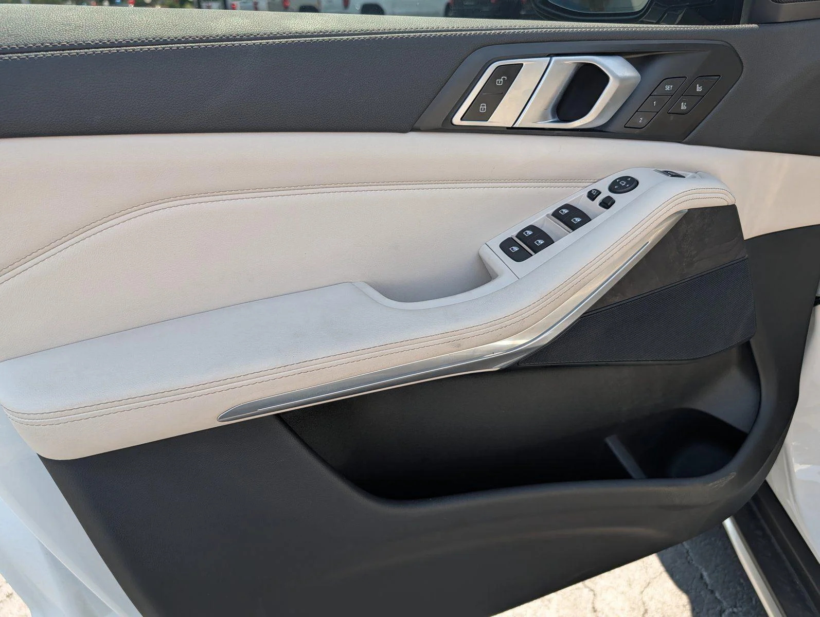 Used 2023 Mineral White Metallic BMW sDrive40i image 14