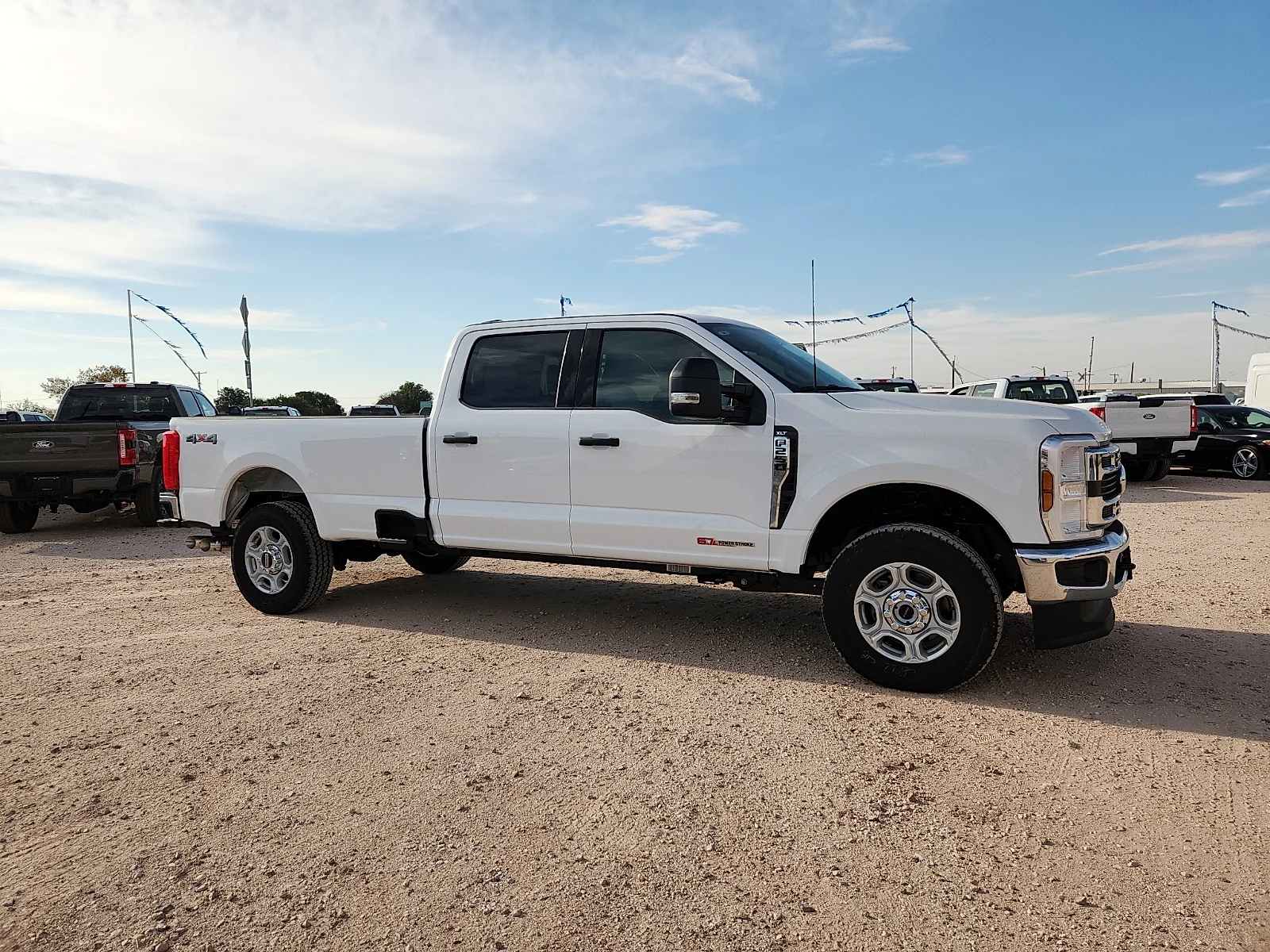 New 2027 Oxford White Ford XLT image 8