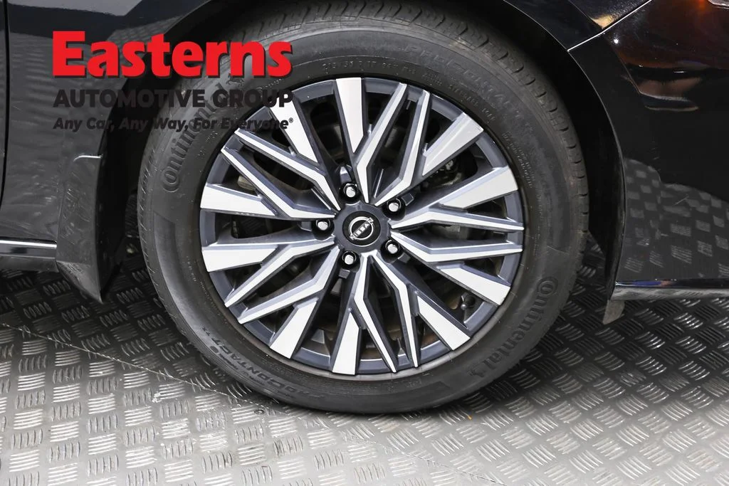 Used 2023 Black Nissan 2.5 SV image 31
